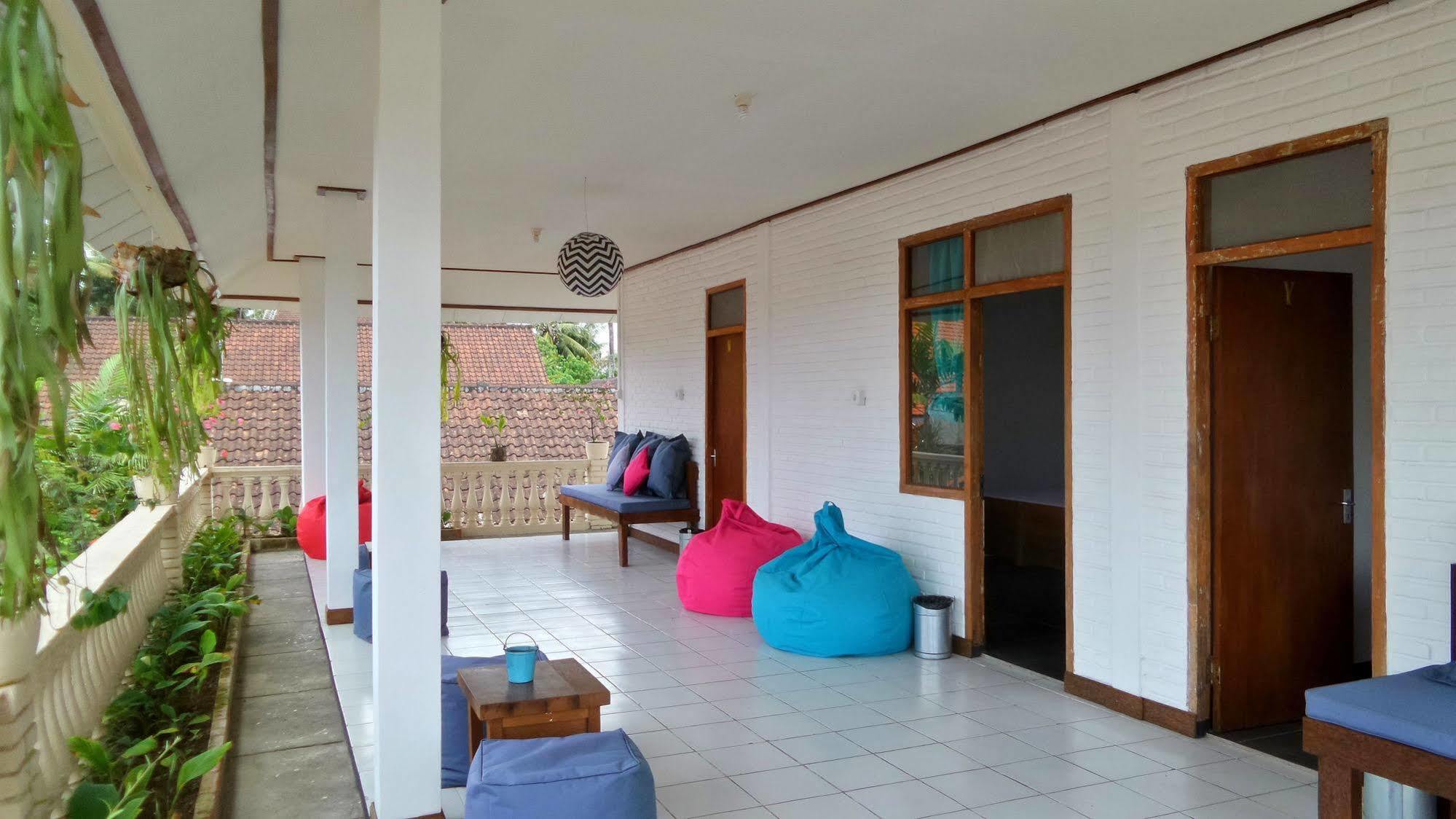 Friendly House Bali Hostel Ubud  Exterior photo